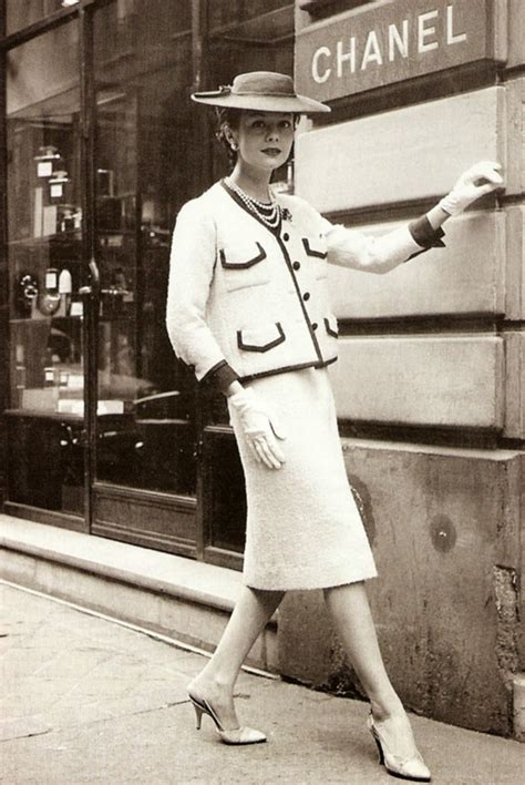 premier tailleur chanel|gabrielle chanel style.